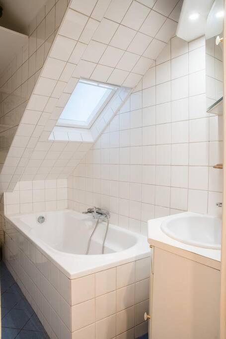 Spacious Studio In Paris Hyper Center - Smart Tv & Wifi - 4P Extérieur photo